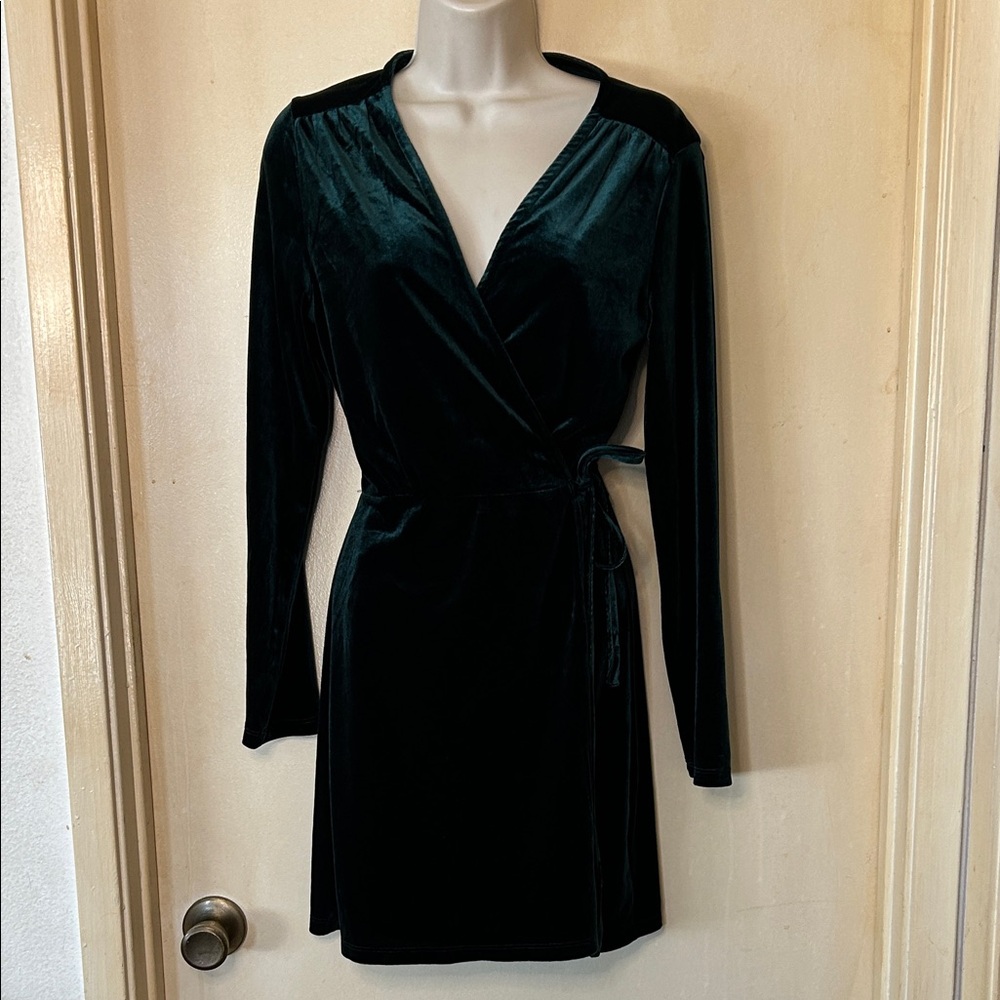 Jeuvre Emerald Green Velvet Wrap Dress size M